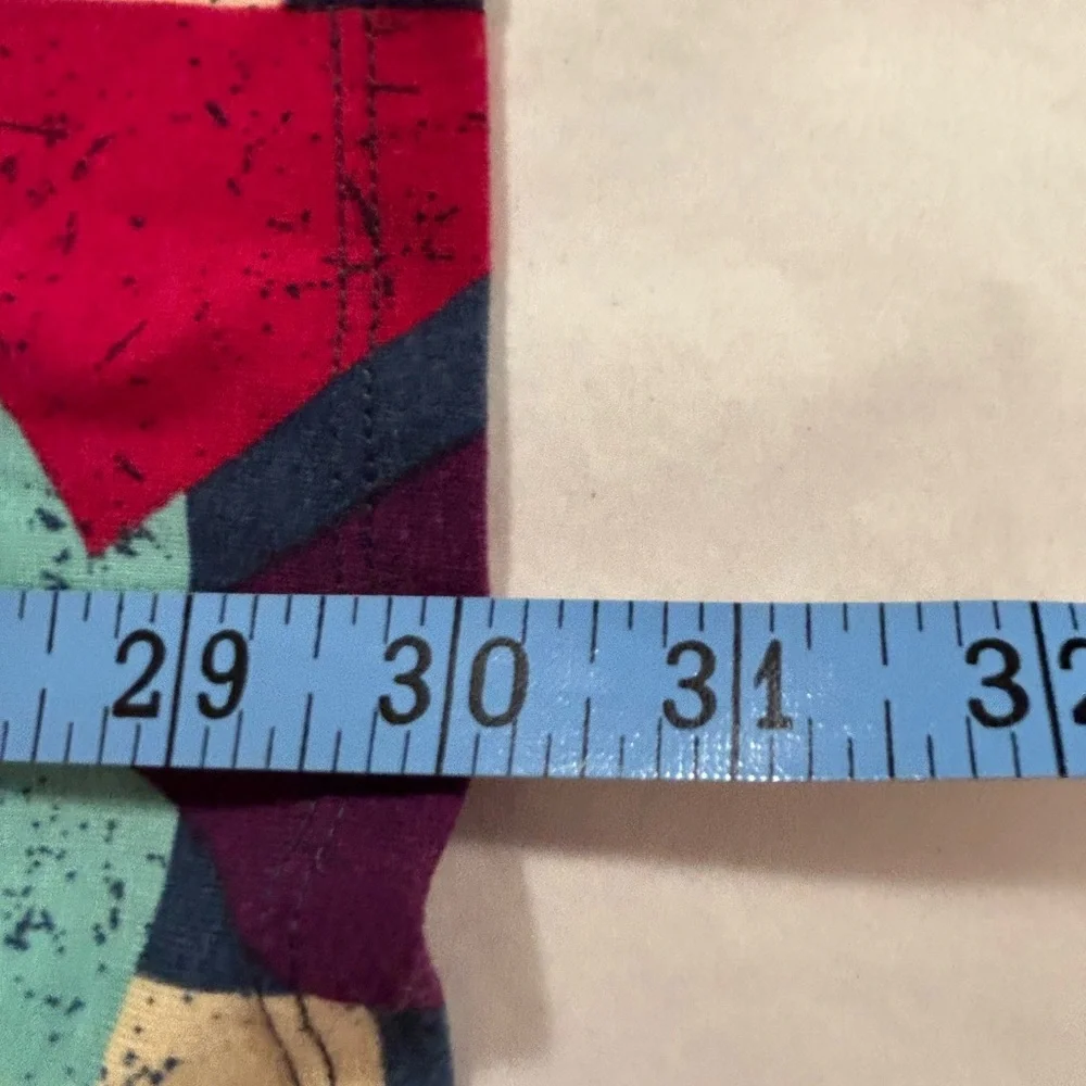 LuLaRoe Women's 2XL Multicolor Geometric Pattern Blouse Long Sleeve HI/Lo Hem - Picture 4 of 5